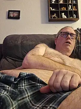 Snapshot of Smallone327 chatting on March 30, 6:14 am Smallone327 online show from March 30, 6:14 am