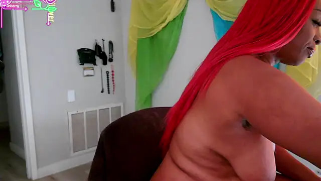 Snapshot of Queenanitadix chatting on July 1, 5:02 pm Queenanitadix online show from July 1, 5:02 pm