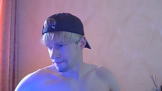 Snapshot of frama666 chatting on May 20, 1:28 pm frama666 online show from May 20, 1:28 pm