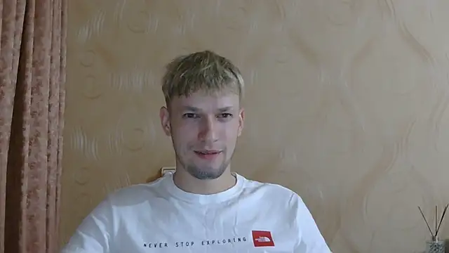Snapshot of frama666 chatting on June 10, 8:52 pm frama666 online show from June 10, 8:52 pm