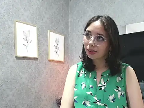Snapshot of Stephanie_Sun chatting on March 6, 7:21 pm Stephanie Sun online show from March 6, 7:21 pm