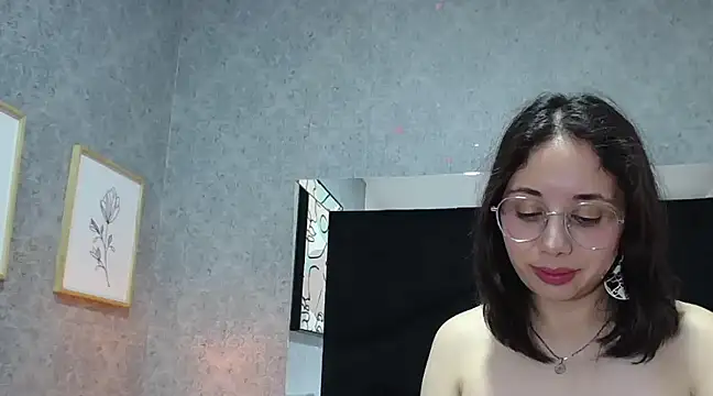 Snapshot of Stephanie_Sun chatting on March 11, 4:40 pm Stephanie Sun online show from March 11, 4:40 pm