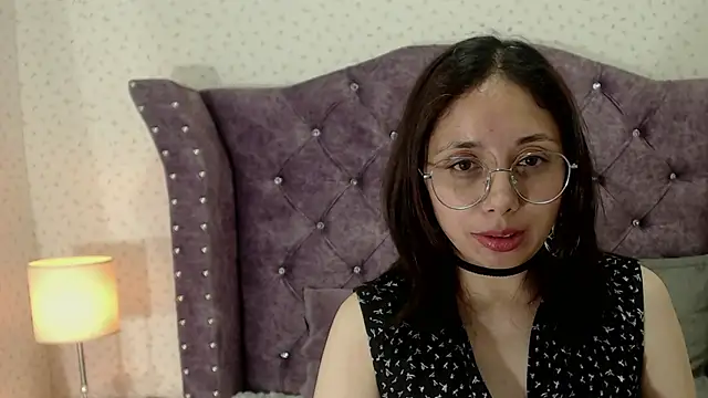 Snapshot of Stephanie_Sun chatting on March 22, 8:48 pm Stephanie Sun online show from March 22, 8:48 pm