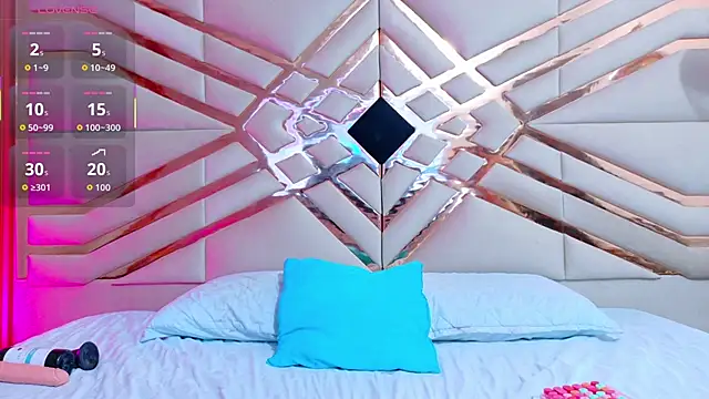 innocenthazel online show from October 15, 11:49 pm