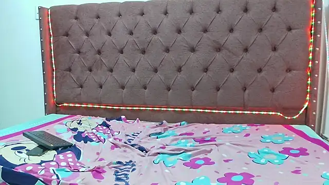 Snapshot of couple_hotfox chatting on March 9, 7:01 am couple hotfox online show from March 9, 7:01 am