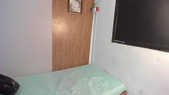 Snapshot of couple_hotfox chatting on February 27, 12:43 am couple hotfox online show from February 27, 12:43 am