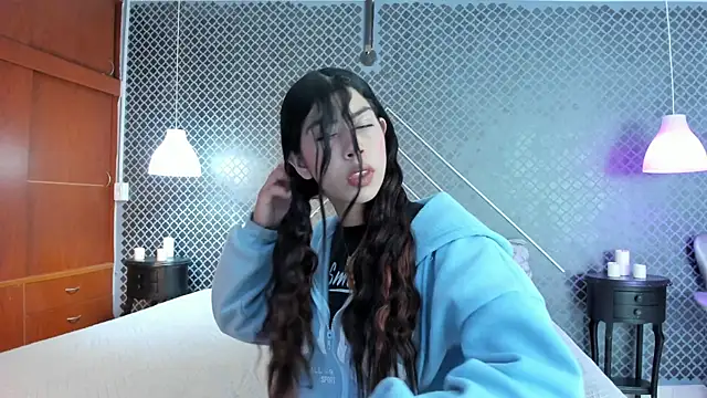 Cassie bloom online show from June 15, 7:38 pm