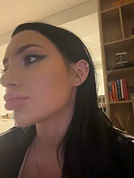 Snapshot of Mia_Splash chatting on February 12, 4:35 pm Mia Splash online show from February 12, 4:35 pm