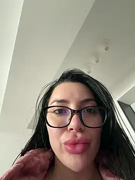 Snapshot of Mia_Splash chatting on February 18, 12:01 pm Mia Splash online show from February 18, 12:01 pm