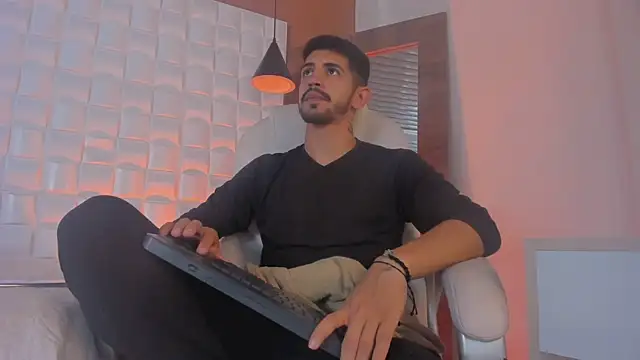 Snapshot of AlejandroStormm chatting on October 10, 8:52 pm AlejandroStormm online show from October 10, 8:52 pm