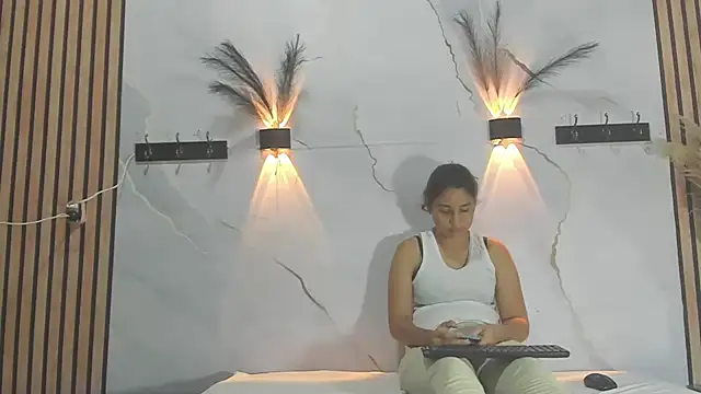 ElizaAndQuisha online show from September 18, 1:02 pm