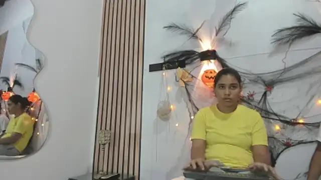 ElizaAndQuisha online show from October 28, 1:36 pm