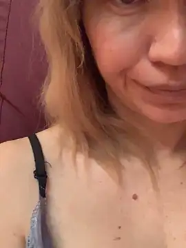 Snapshot of Ella_Pearlie chatting on February 23, 10:42 pm Ella Pearlie online show from February 23, 10:42 pm