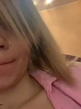 Snapshot of Ella_Pearlie chatting on February 24, 11:19 pm Ella Pearlie online show from February 24, 11:19 pm