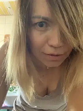 Snapshot of Ella_Pearlie chatting on March 1, 9:29 am Ella Pearlie online show from March 1, 9:29 am