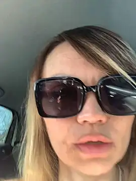 Snapshot of Ella_Pearlie chatting on March 11, 12:50 pm Ella Pearlie online show from March 11, 12:50 pm