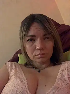 Snapshot of Ella_Pearlie chatting on September 14, 5:56 pm Ella Pearlie online show from September 14, 5:56 pm