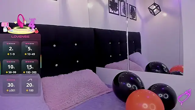 Anniie  Evans online show from October 22, 4:24 am