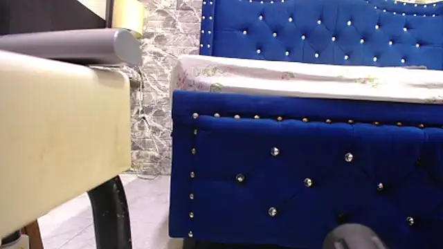 Snapshot of miha_sex91 chatting on December 5, 12:25 pm miha sex91 online show from December 5, 12:25 pm