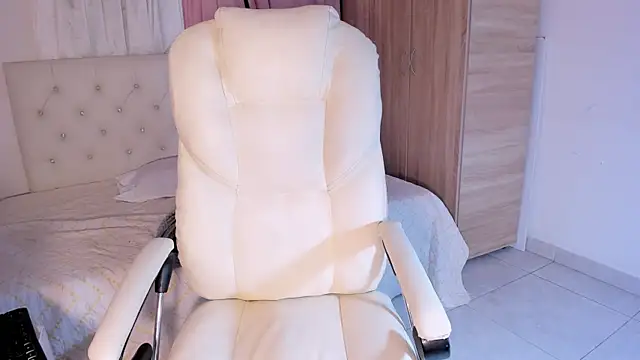 Emma lorense22 online show from October 11, 7:12 pm