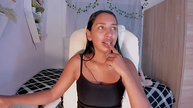 Emma lorense22 online show from December 1, 7:19 pm