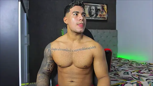 Snapshot of luigi_hot_ chatting on October 4, 3:04 am luigi hot  online show from October 4, 3:04 am