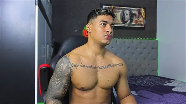 Snapshot of luigi_hot_ chatting on October 20, 5:35 pm luigi hot  online show from October 20, 5:35 pm