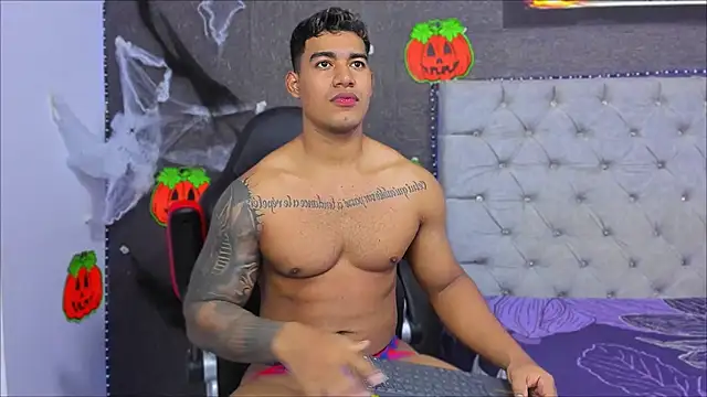 Snapshot of luigi_hot_ chatting on October 24, 11:39 am luigi hot  online show from October 24, 11:39 am