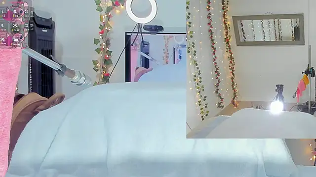 Snapshot of Genesis_Love__ chatting on October 3, 9:28 am Genesis Love   online show from October 3, 9:28 am