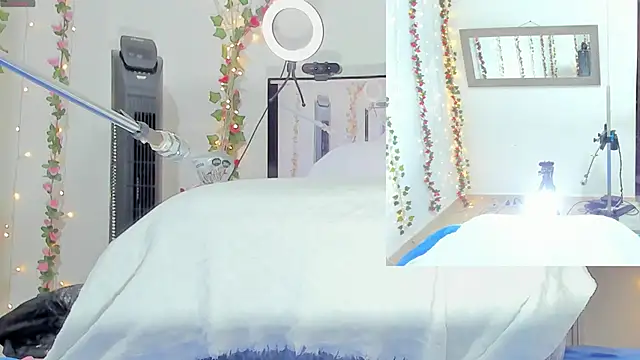 Snapshot of Genesis_Love__ chatting on October 8, 9:29 am Genesis Love   online show from October 8, 9:29 am