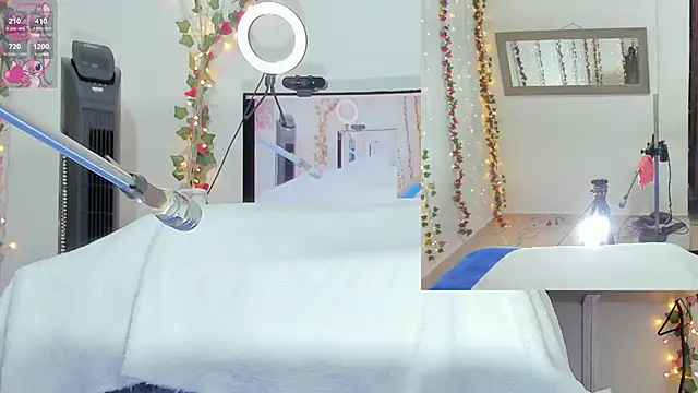 Snapshot of Genesis_Love__ chatting on October 9, 9:40 am Genesis Love   online show from October 9, 9:40 am