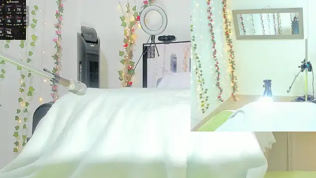 Snapshot of Genesis_Love__ chatting on October 17, 9:23 am Genesis Love   online show from October 17, 9:23 am