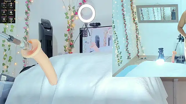 Snapshot of Genesis_Love__ chatting on October 19, 9:32 am Genesis Love   online show from October 19, 9:32 am