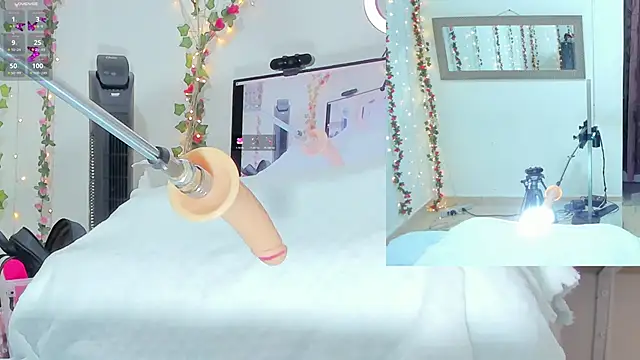 Snapshot of Genesis_Love__ chatting on October 31, 9:32 am Genesis Love   online show from October 31, 9:32 am