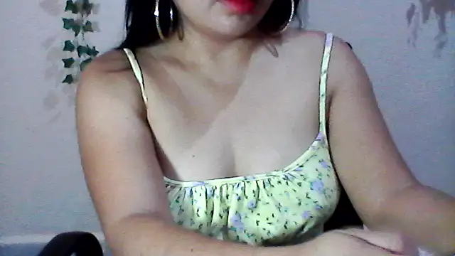 Snapshot of shashel5 chatting on March 2, 8:10 am shashel5 online show from March 2, 8:10 am