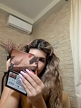 Bella Posh online show from February 17, 1:07 pm