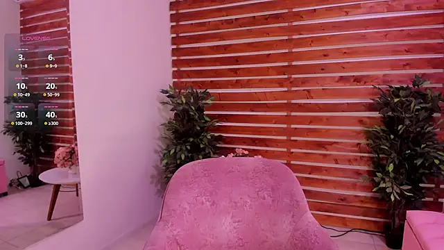 Laura Bonnet  online show from September 28, 3:39 pm