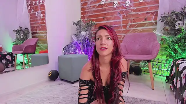 Laura Bonnet  online show from October 15, 3:01 pm