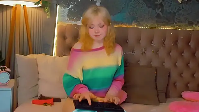 EmilyAngells online show from March 9, 6:50 am