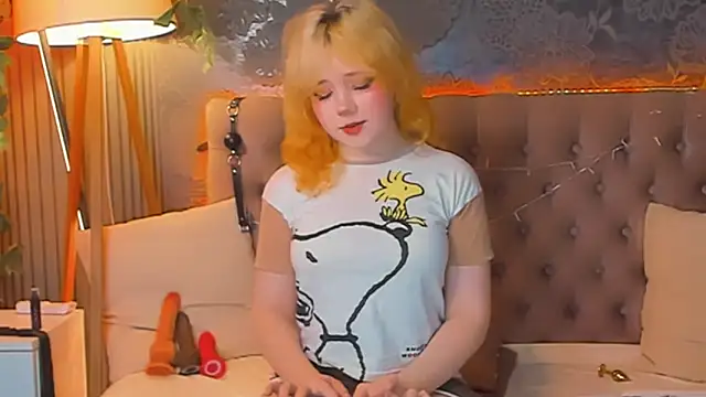 EmilyAngells online show from April 28, 6:07 am