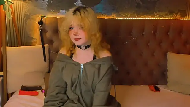 EmilyAngells online show from May 12, 5:59 am
