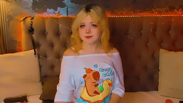 EmilyAngells online show from May 13, 6:44 am