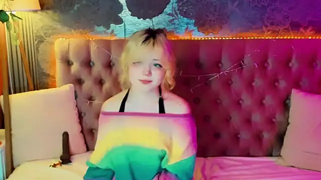 EmilyAngells online show from May 26, 7:26 am