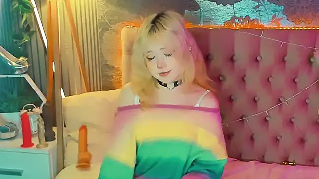 EmilyAngells online show from July 7, 8:18 am