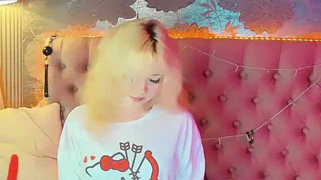 EmilyAngells online show from July 12, 6:37 am