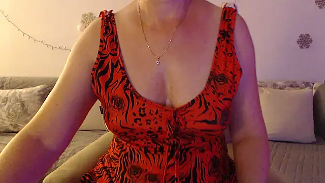 YourfantasyGiuly online show from July 8, 5:28 pm