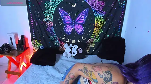 Snapshot of ChloeAllennn chatting on February 25, 2:25 am ChloeAllennn online show from February 25, 2:25 am