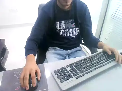 Snapshot of rahulkajuuu0909 chatting on November 30, 9:57 am rahulkajuuu0909 online show from November 30, 9:57 am