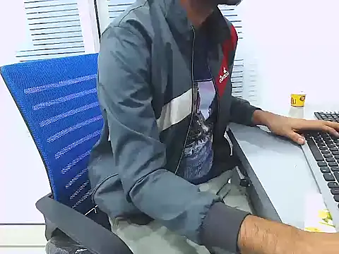 Snapshot of rahulkajuuu0909 chatting on December 14, 2:11 pm rahulkajuuu0909 online show from December 14, 2:11 pm