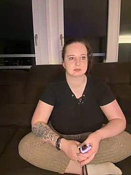 Snapshot of curvy_eina chatting on March 7, 7:27 pm curvy eina online show from March 7, 7:27 pm